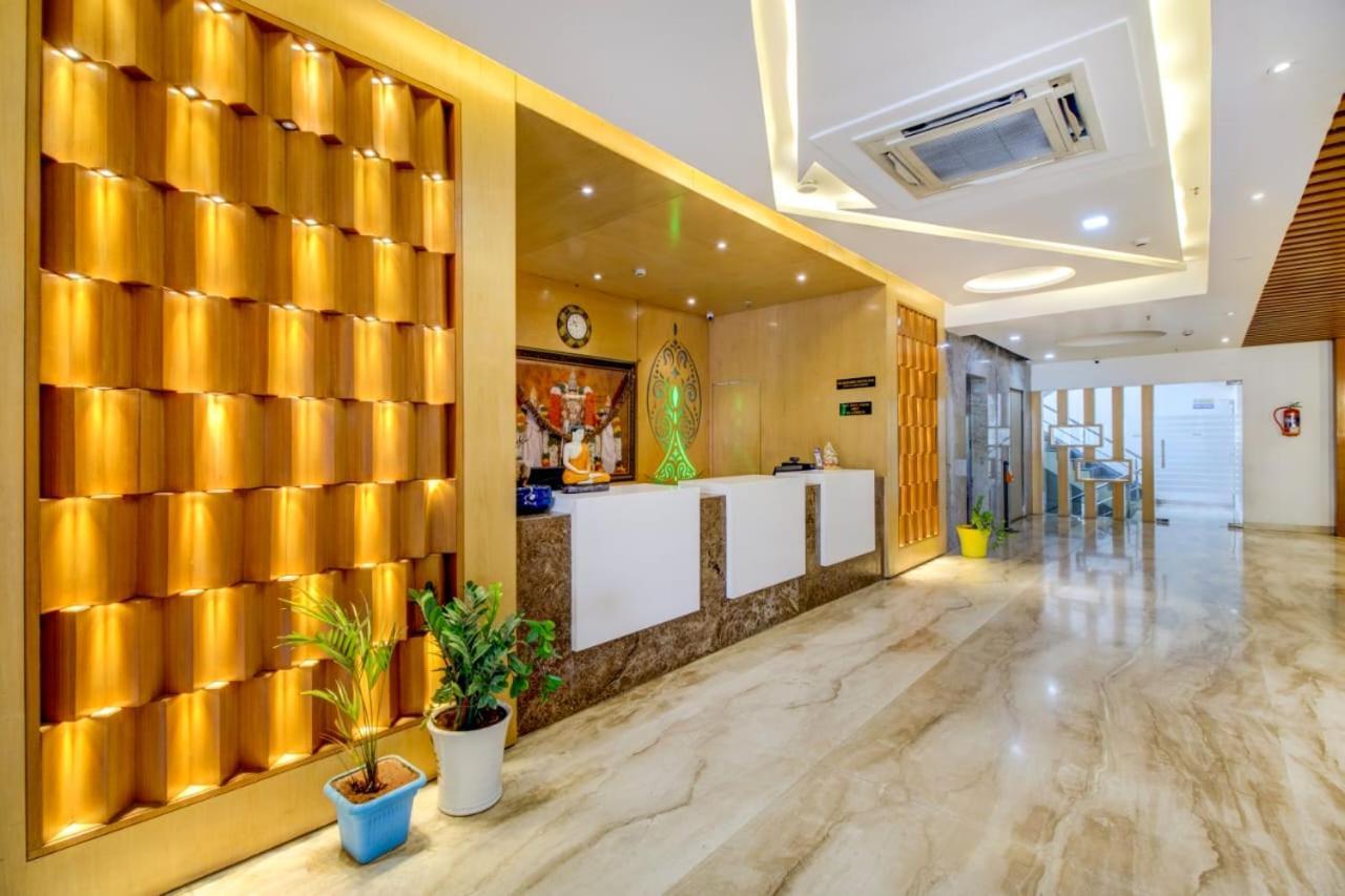 Hotel Lorven فيساخاباتنام المظهر الخارجي الصورة